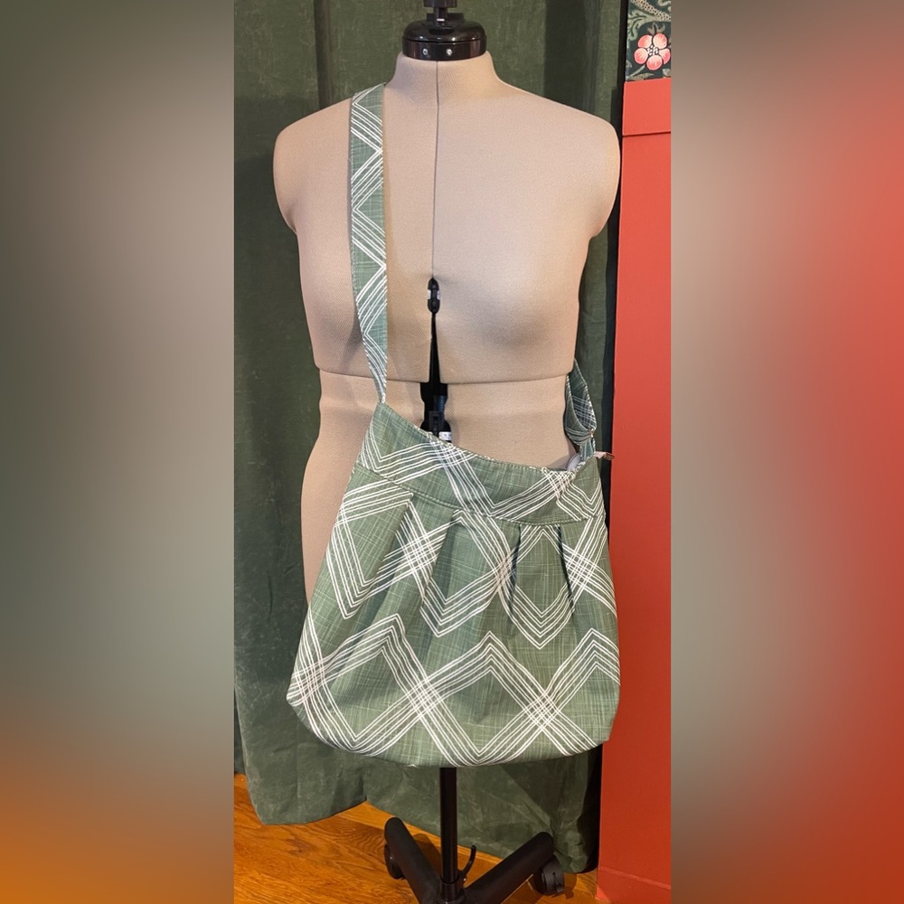 Green crossbody bag